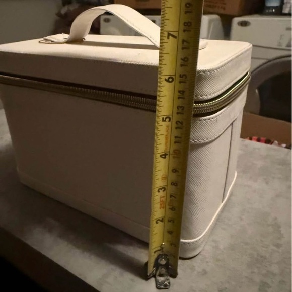 Elegant White Makeup or Travel Bag - Picture 4 of 6